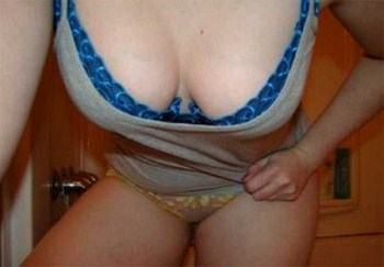 Téléphone d'une femme recherchant un métis aimant le sexe pour une rencontre chaude sur Valence
