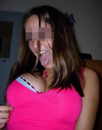 Fille chaude voulant donner son numéro à un mec sans tabou pour une fellation sur Nanterre