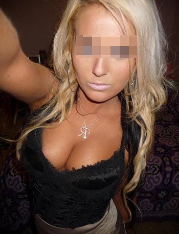 Femme voulant donner son portable à un français tbm pour 1 heure de sexe à Mantes-la-Jolie